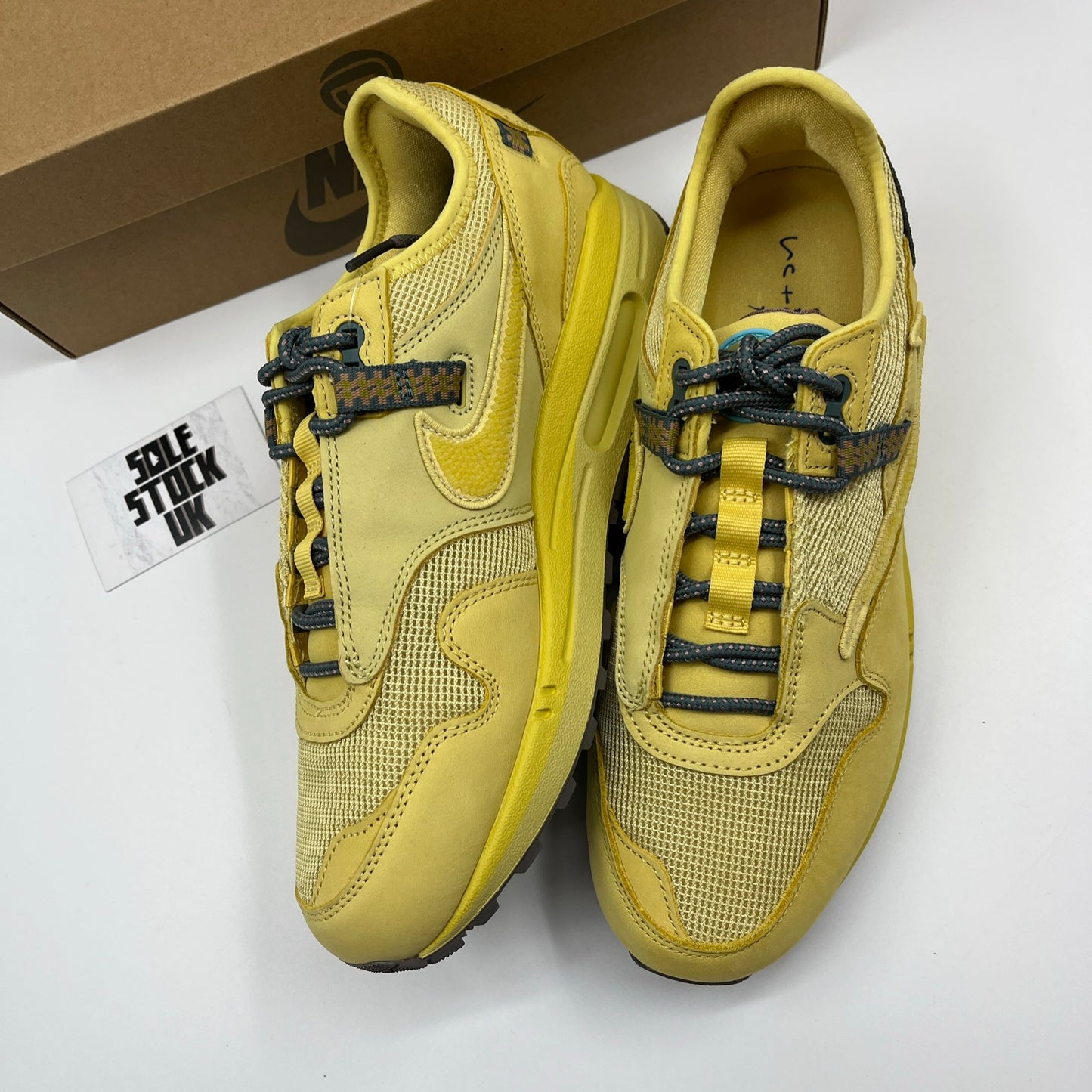 Nike Air Max 1 Travis Scott “Saturn gold”