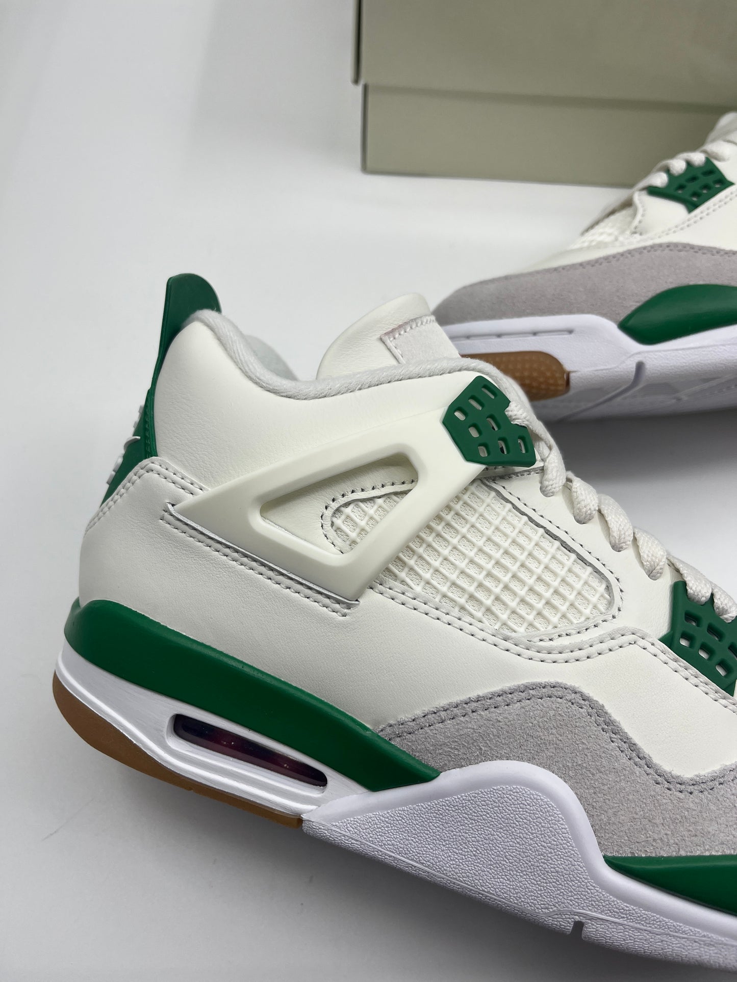 Nike Air Jordan 4 SB “Pine Green”