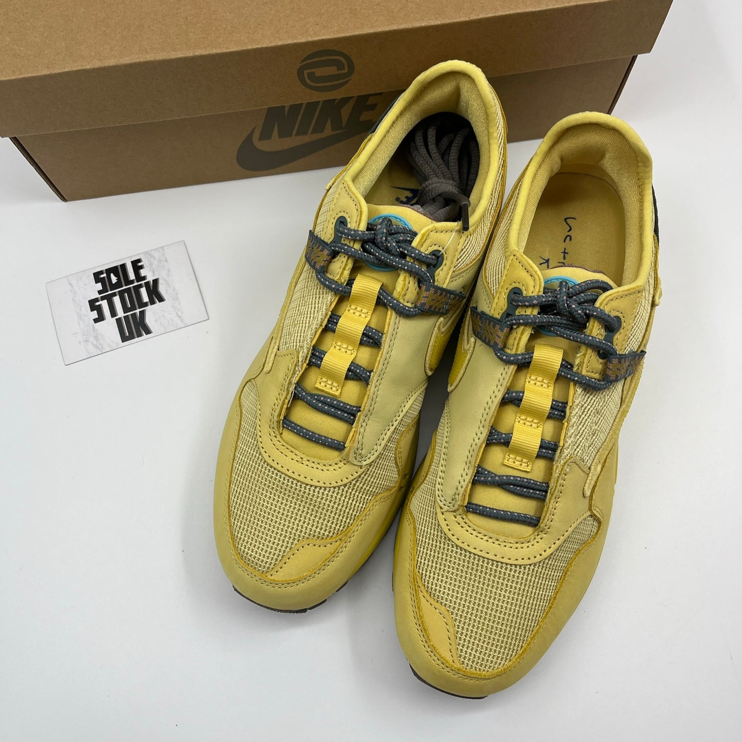 Nike Air Max 1 Travis Scott “Saturn gold”