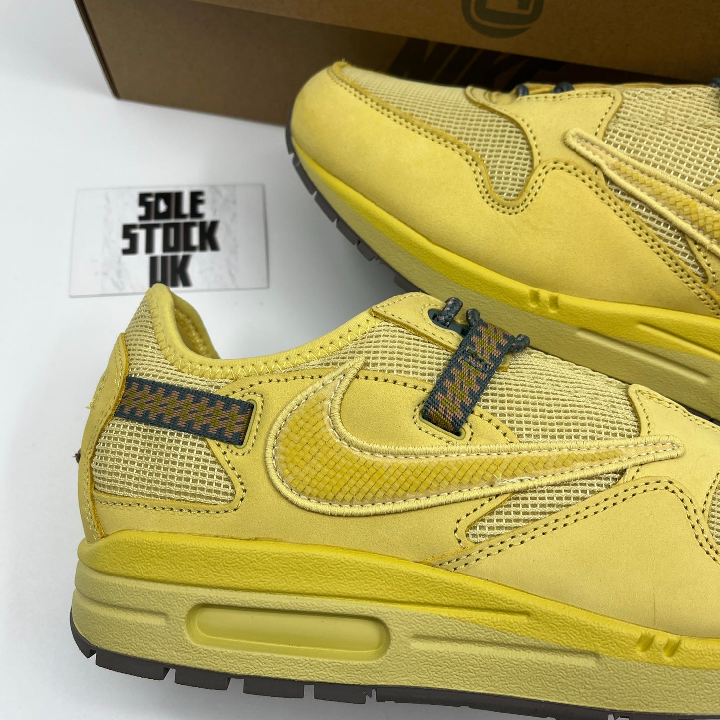 Nike Air Max 1 Travis Scott “Saturn gold”